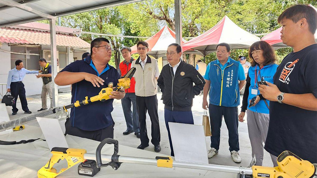 退役榮民結訓 展現有機栽培新技能 開創農業第二人生 退役榮民結訓 展現有機栽培新技能 開創農業第二人生