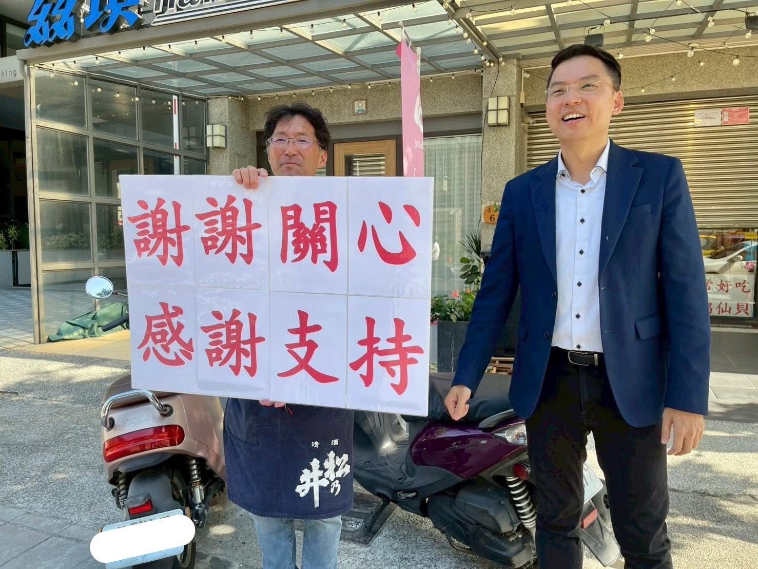 民進黨高雄市黨部主委黃文益挺樋口先生飯糰 及時提供援手 民進黨高雄市黨部主委黃文益挺樋口先生飯糰 及時提供援手