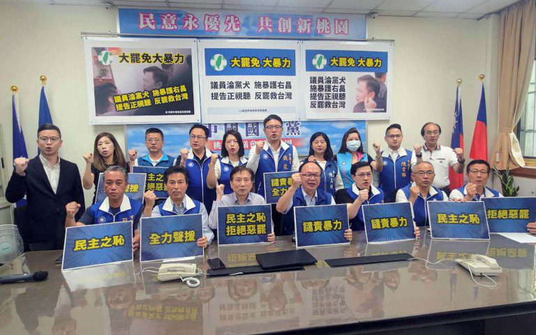 林右昌訪桃市議會引發推擠風波 藍黨團擬提告綠議員 林右昌訪桃市議會引發推擠風波 藍黨團擬提告綠議員