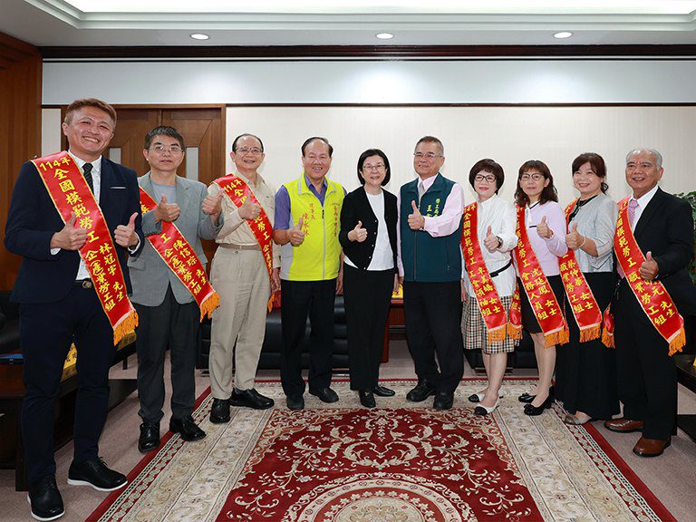 臺南7位勞工獲全國模範殊榮 市議會議長邱莉莉表揚 臺南7位勞工獲全國模範殊榮 市議會議長邱莉莉表揚