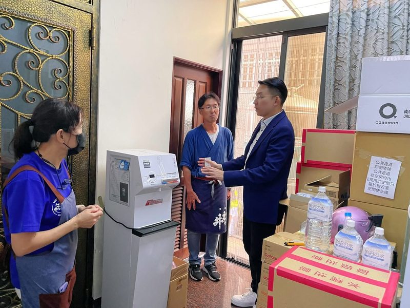 挺青海路樋口先生飯糰 民進黨高雄市黨部主委黃文益伸援手 挺青海路樋口先生飯糰 民進黨高雄市黨部主委黃文益伸援手