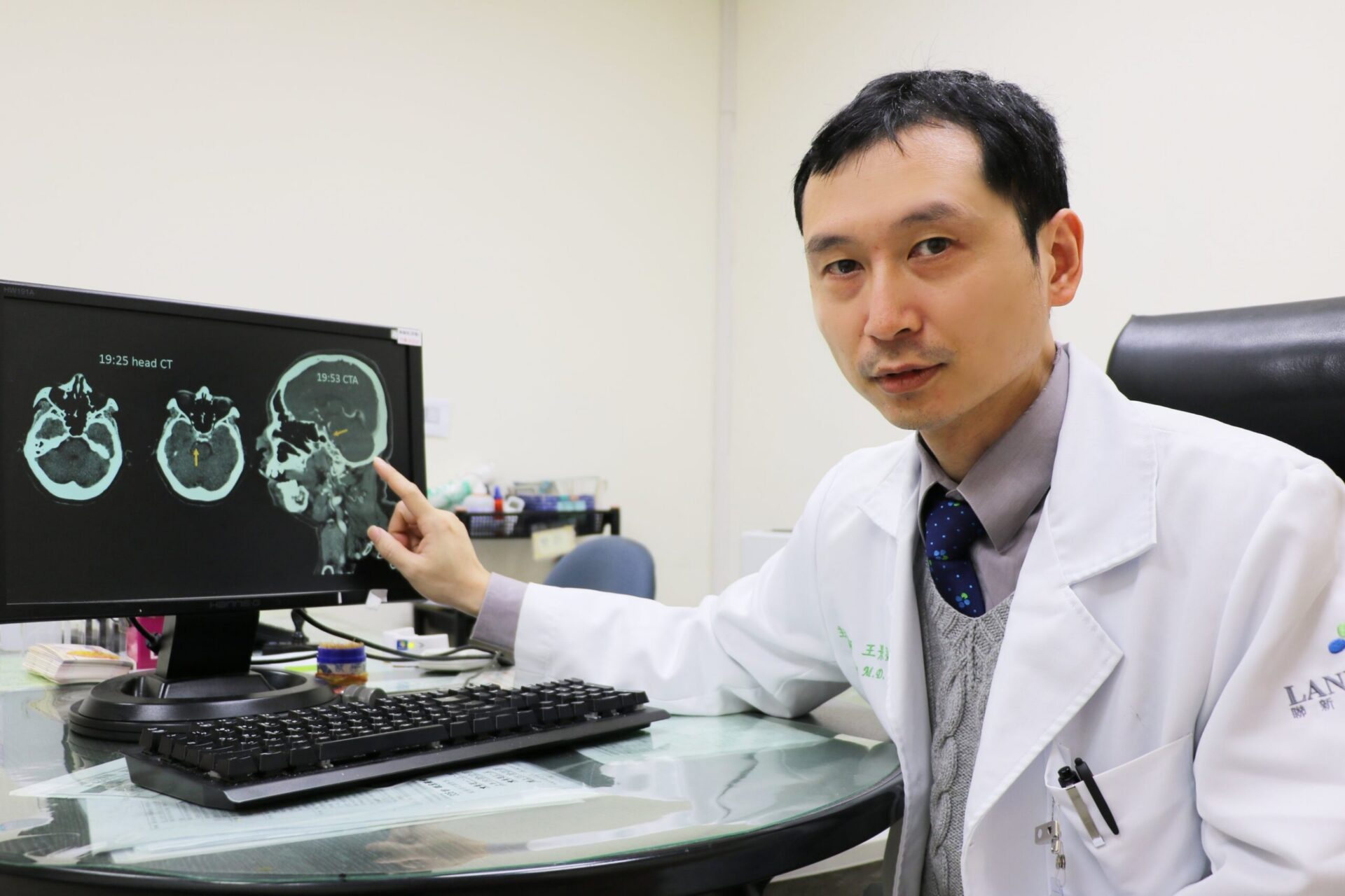 「沒有臉歪無力」竟確診腦中風！聯新國際醫：少見但情況危急