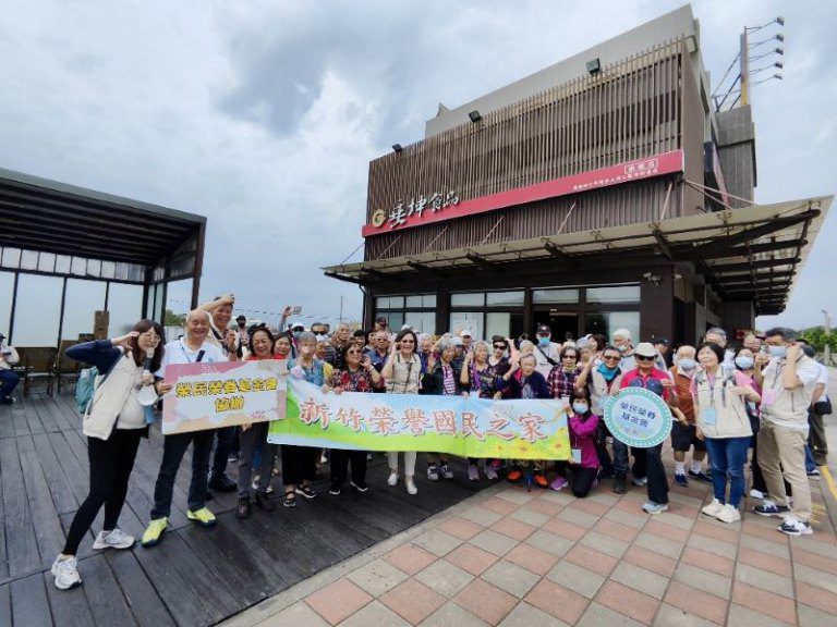 春季賞花趣 新竹榮家帶長輩歡樂體驗植物花精 春季賞花趣 新竹榮家帶長輩歡樂體驗植物花精