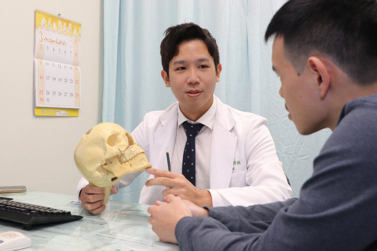 車禍後顏面骨重創 仁愛長庚醫正顎手術恢復咬合功能與自信容貌 車禍後顏面骨重創 仁愛長庚醫正顎手術恢復咬合功能與自信容貌