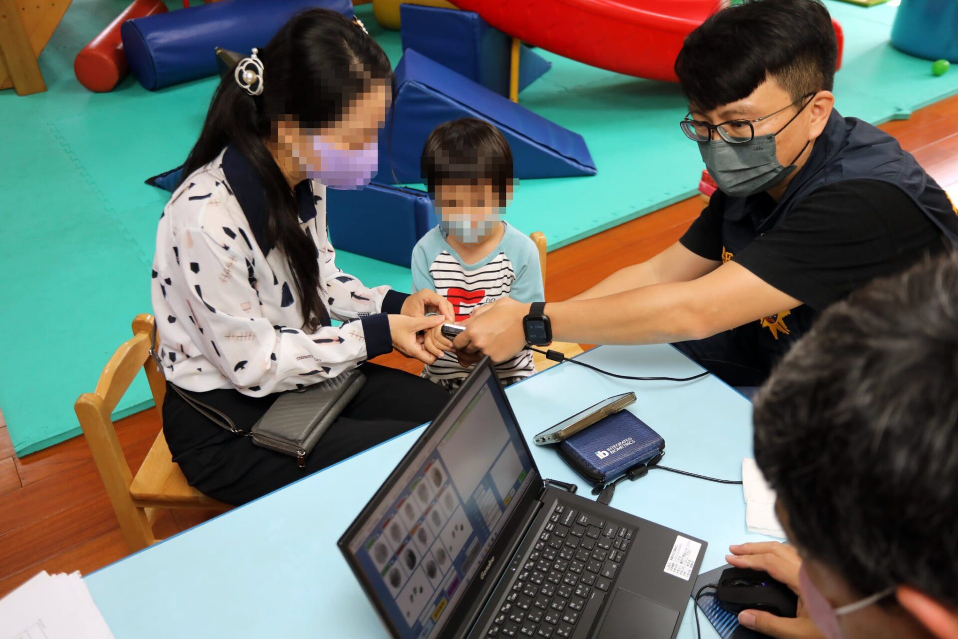 不再怕走失!嘉義警進早療中心為學齡前孩童建檔護安全 不再怕走失!嘉義警進早療中心為學齡前孩童建檔護安全