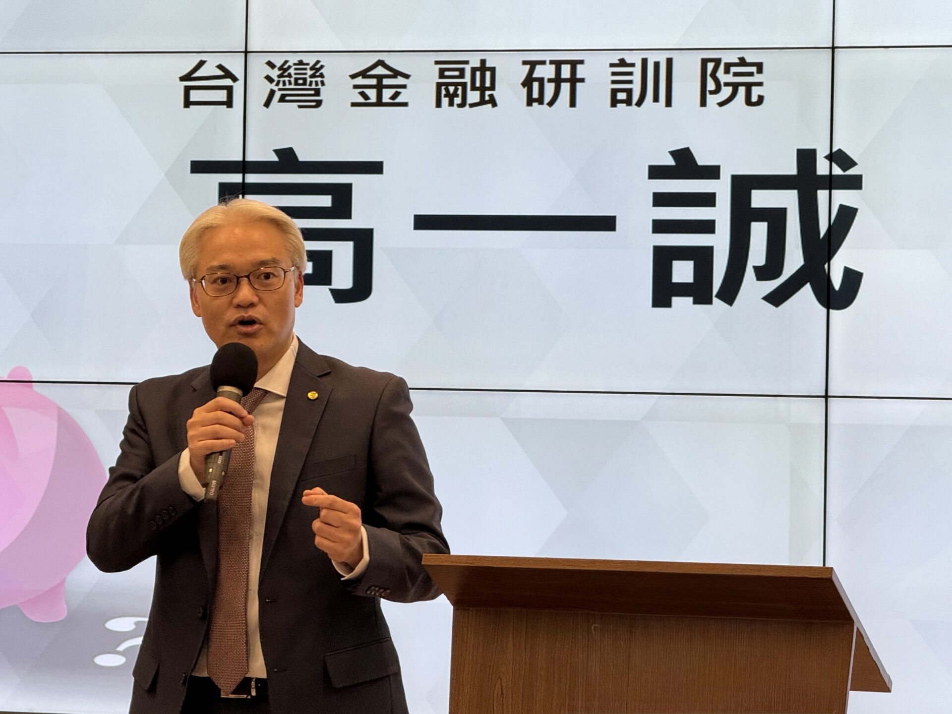 進口關鍵人才技術、援助減少社會問題　金融研訓院長高一誠獻台美談判對策