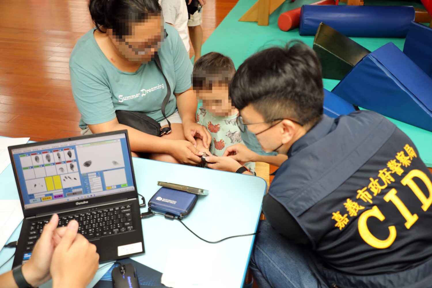 大手護小手 建立早療兒童指紋安全網 大手護小手 建立早療兒童指紋安全網