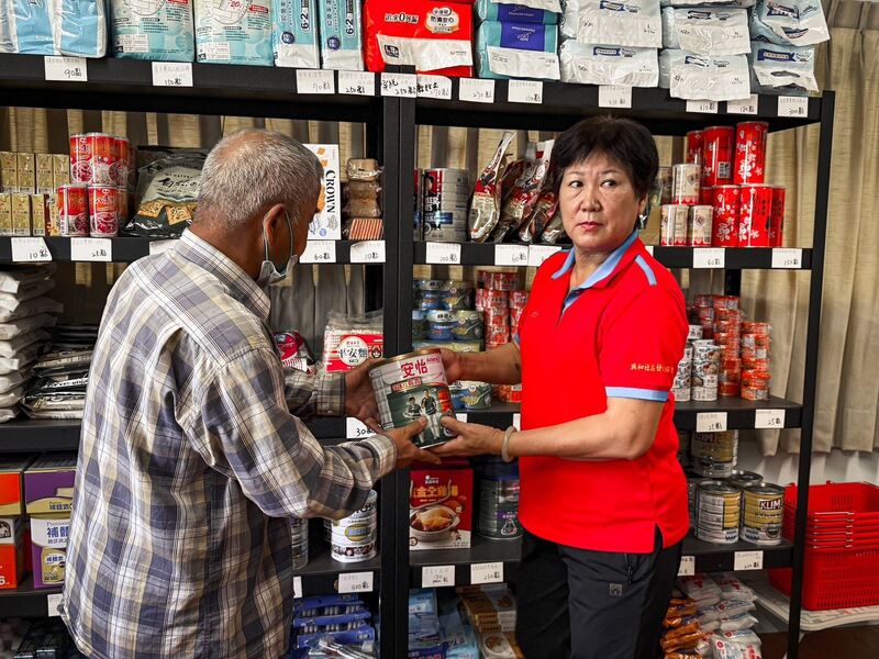 全台首創！屏東興和社區物資銀行整合獨老關懷服務　打造在地弱勢最強後盾