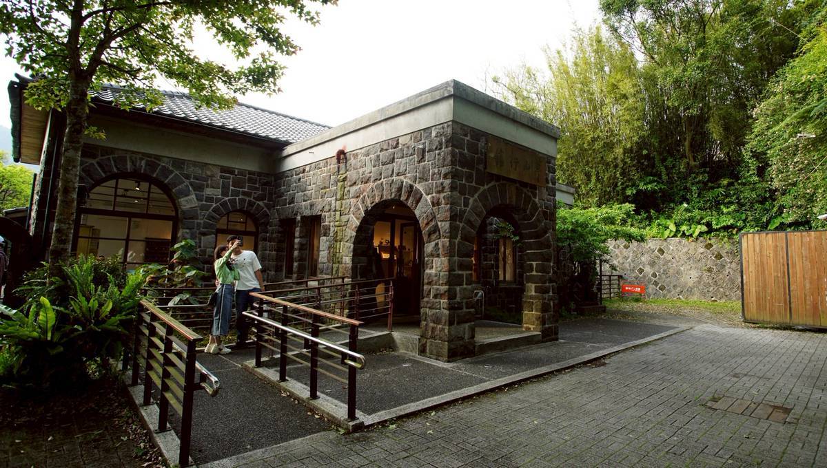 開車賞花免煩惱！陽明山停車全攻略 海芋季轉乘輕鬆又省錢