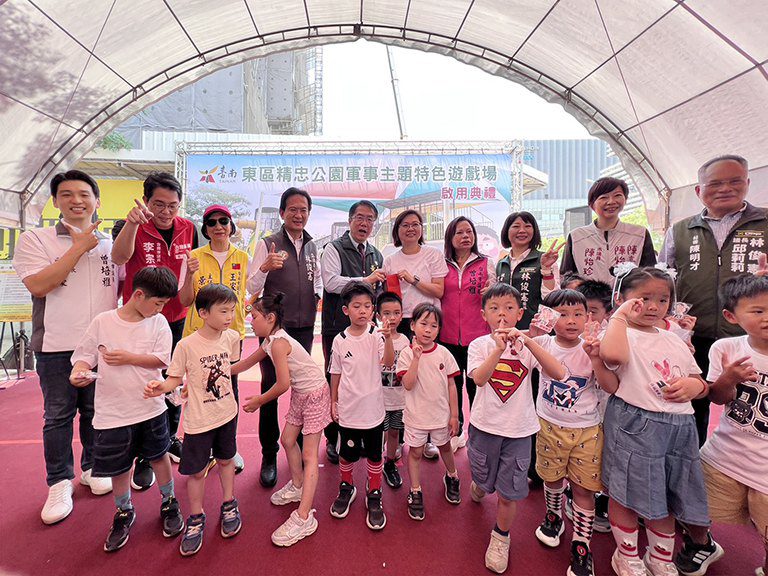 黃偉哲開箱南台灣首座軍事特色遊戲場 精忠公園五感新遊樂場 黃偉哲開箱南台灣首座軍事特色遊戲場 精忠公園五感新遊樂場