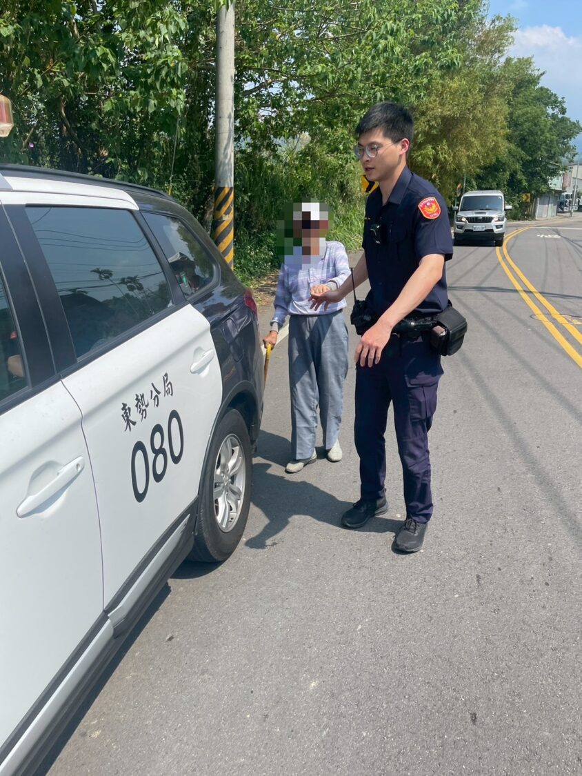 盛夏中午豔陽高照 獨居老人迷途東勢警護送返家 盛夏中午豔陽高照 獨居老人迷途東勢警護送返家