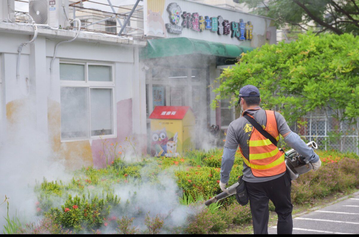 花蓮市公所加強公園周遭小黑蚊防治 維護市民健康安全