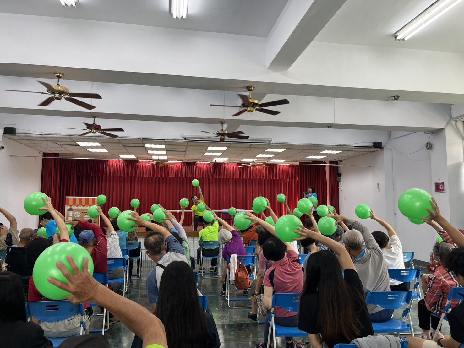 小港全方位銀髮健身俱樂部啟用 長輩智慧運動養肌力實現生活自主
