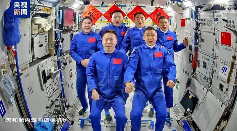 神舟二十號完成對接 中國太空站迎來第六次會師 神舟二十號完成對接 中國太空站迎來第六次會師