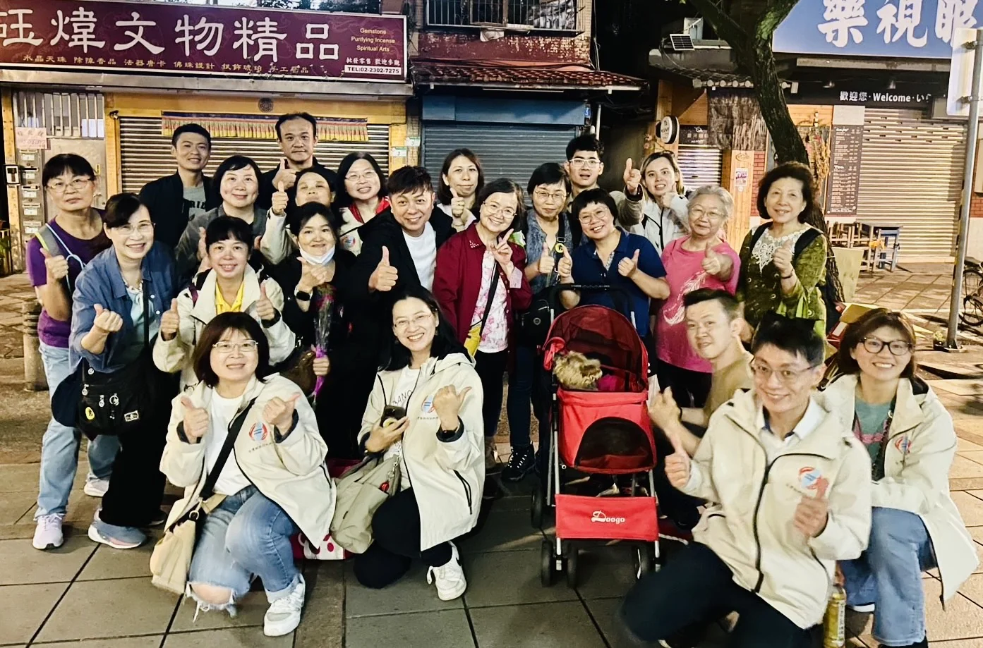 台灣輕旅行趴趴照號召社群善心人士  龍山寺發放愛心物資 台灣輕旅行趴趴照號召社群善心人士  龍山寺發放愛心物資