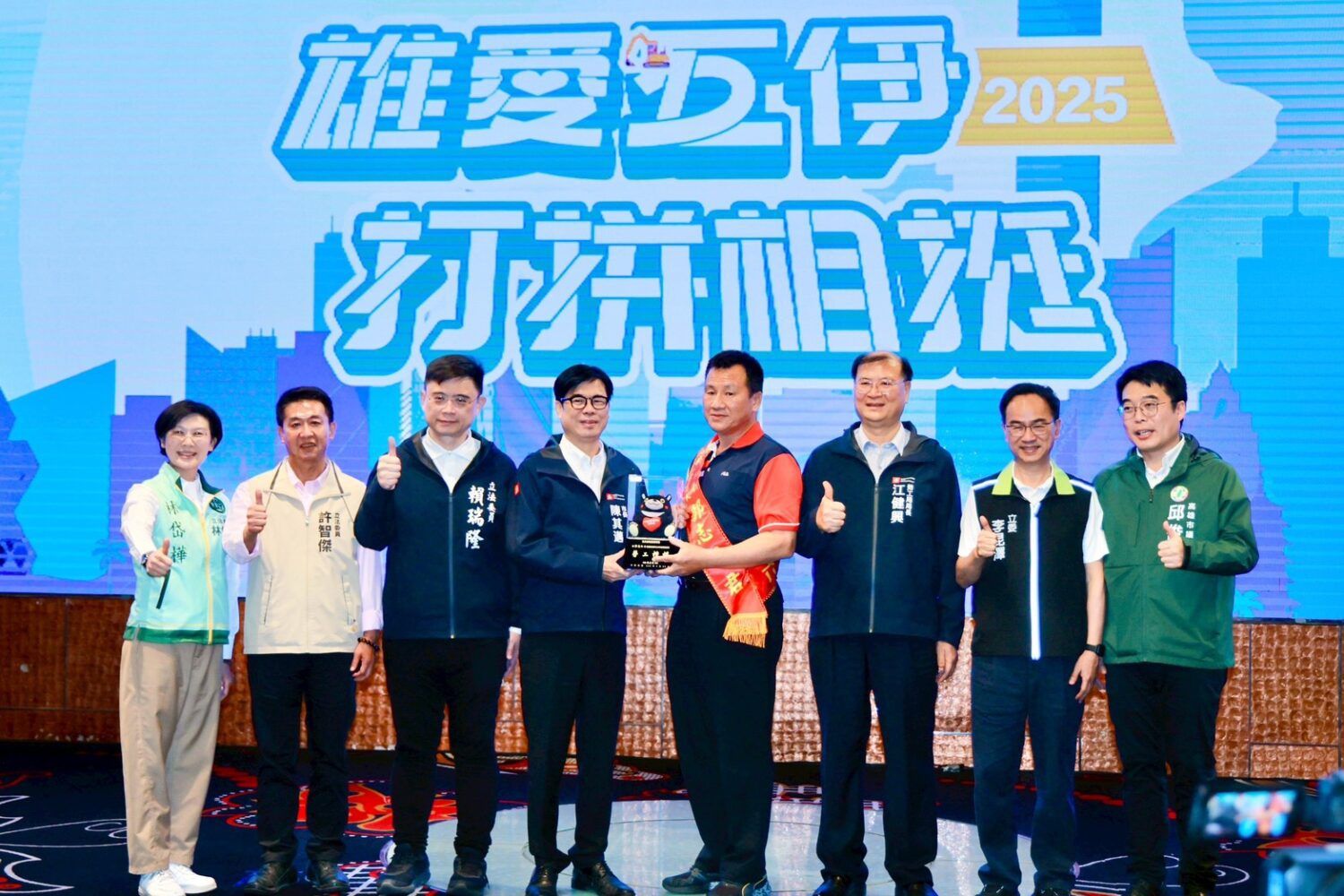 陳其邁市長表揚81名模範勞工及38家優良工會 陳其邁市長表揚81名模範勞工及38家優良工會
