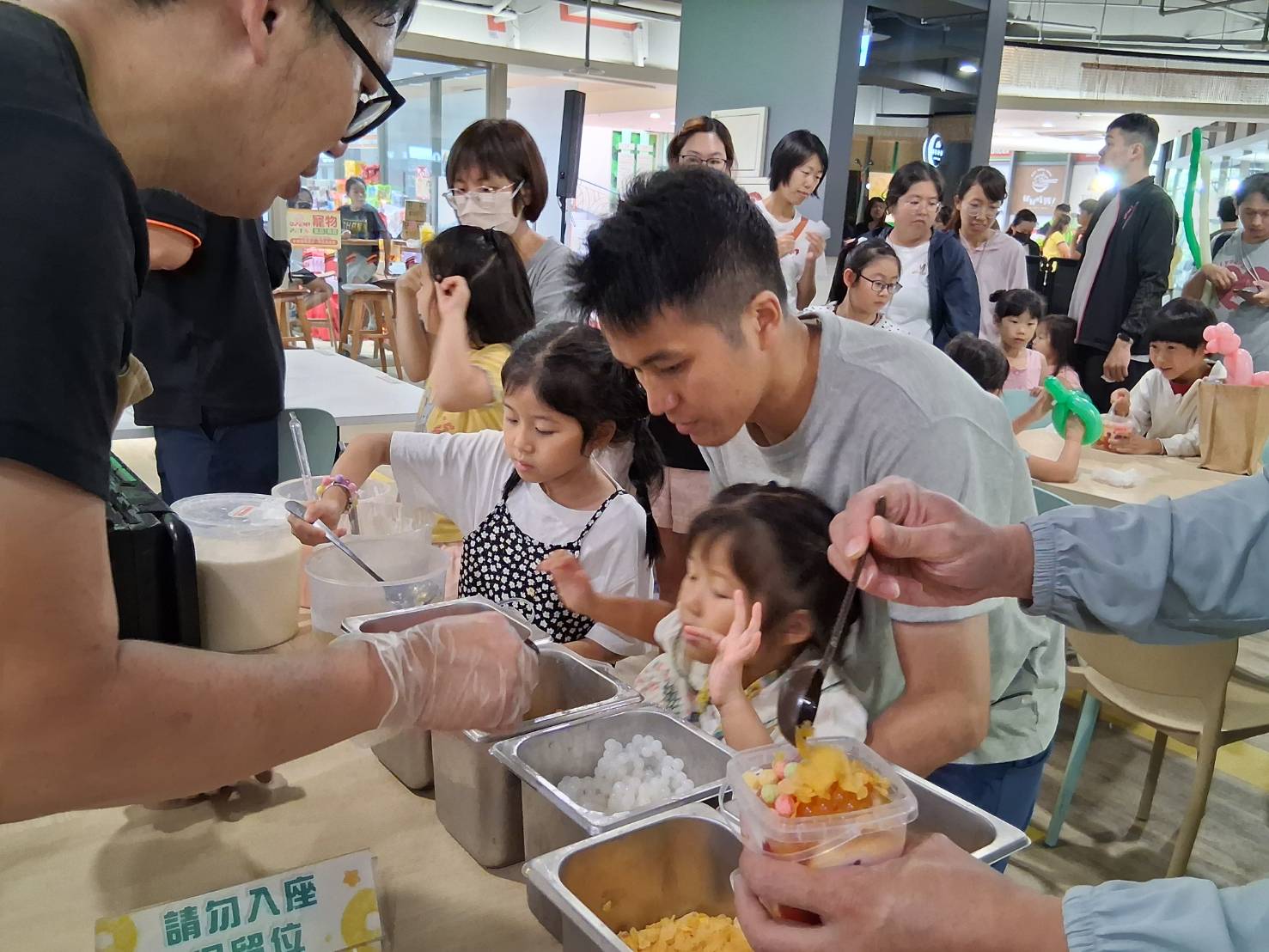 南科管理局推小農市集 首場邀震區農友設攤 體驗鳳梨DIY 南科管理局推小農市集 首場邀震區農友設攤 體驗鳳梨DIY