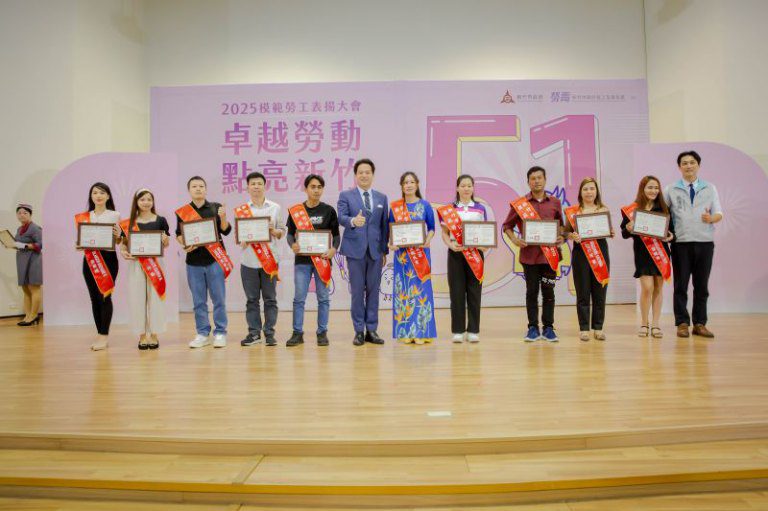 五一勞動節前夕 邱臣遠代理市長表揚231名模範勞工感謝拚經濟共創安居科技城 五一勞動節前夕 邱臣遠代理市長表揚231名模範勞工感謝拚經濟共創安居科技城