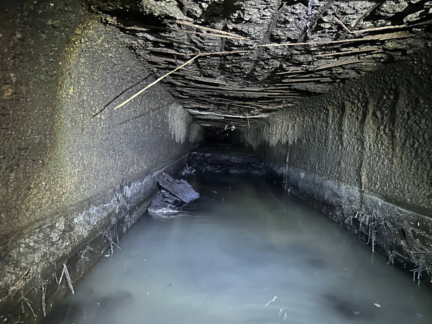 鹽埕區必信街老舊雨水箱涵頂版修復 高市水利局提升排水效能及道路安全 鹽埕區必信街老舊雨水箱涵頂版修復 高市水利局提升排水效能及道路安全