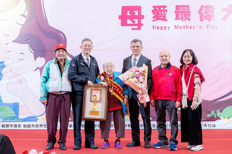 中壢區公所表揚81位模範母親　王副市長感謝每位母親無私奉獻