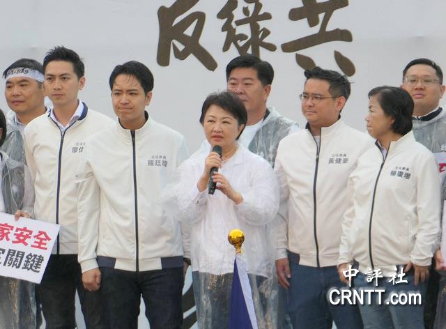 盧秀燕率台中隊上台 拜託賴清德拼經濟 不要再搞政治 盧秀燕率台中隊上台 拜託賴清德拼經濟 不要再搞政治