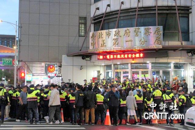 朱立倫赴警局自首 中正一分局外滿滿都是人 朱立倫赴警局自首 中正一分局外滿滿都是人