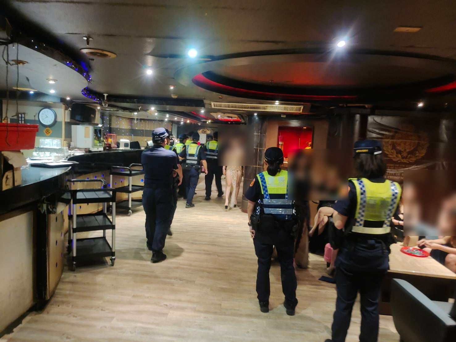 平警周末雷霆除暴逮11嫌 展現淨化轄區治安決心 平警周末雷霆除暴逮11嫌 展現淨化轄區治安決心