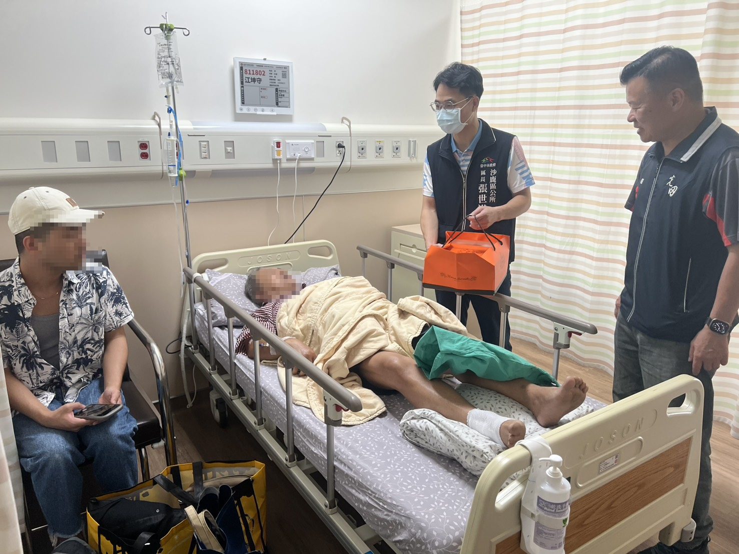 沙鹿連環車禍10人送醫 中市府贈關懷慰問金