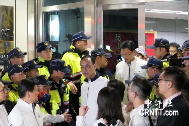 朱立倫大轉變　穿上草鞋要拚了　強力對抗才是唯一出路