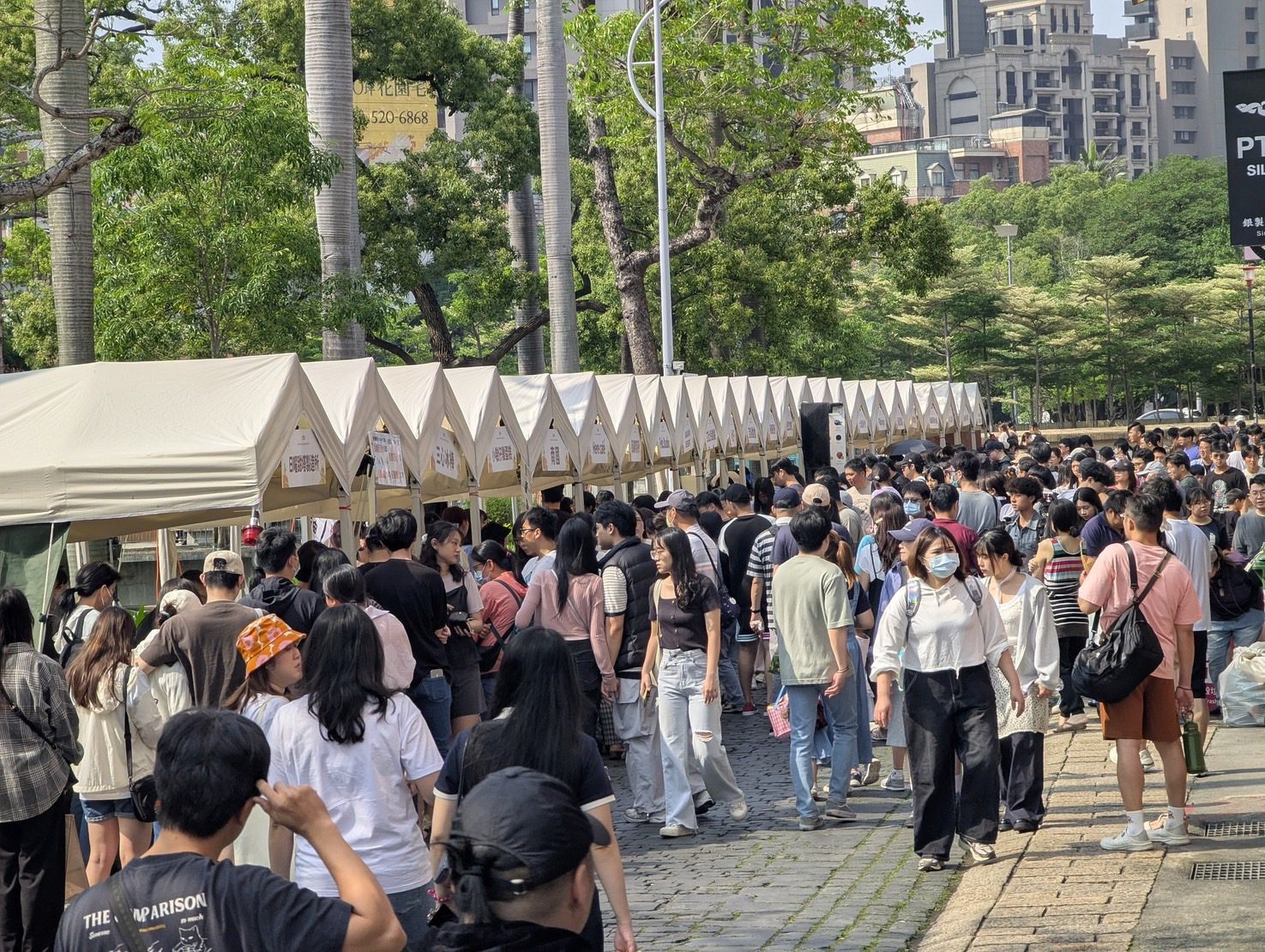 竹市椪柑市集烘焙飄香 兩天逾3萬人次漫遊護城河畔 竹市椪柑市集烘焙飄香 兩天逾3萬人次漫遊護城河畔