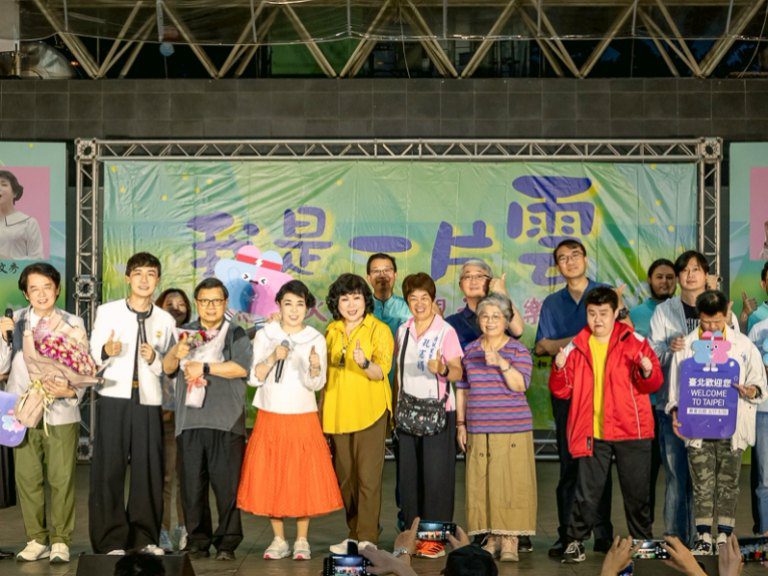 聲樂家簡文秀與民眾嗨唱螢火蟲之歌　親子音樂會與火金姑同歡共舞趣