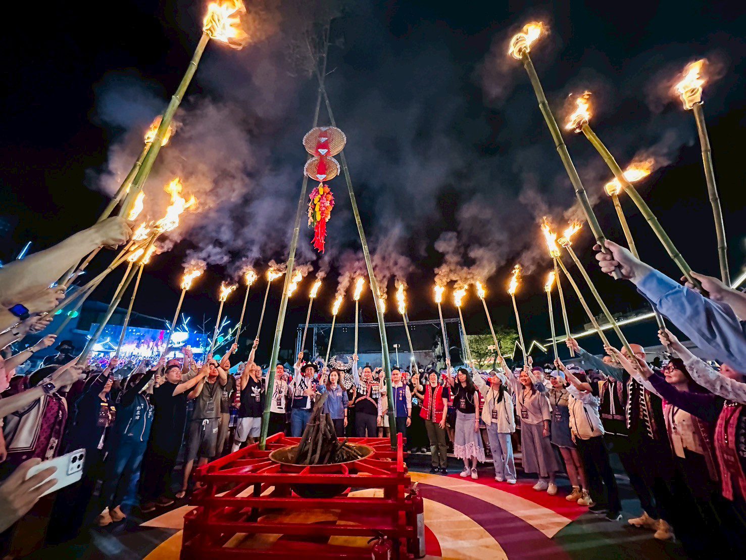 火把晚會壓軸登場!2025桃園龍岡米干節畫下完美句點 火把晚會壓軸登場!2025桃園龍岡米干節畫下完美句點