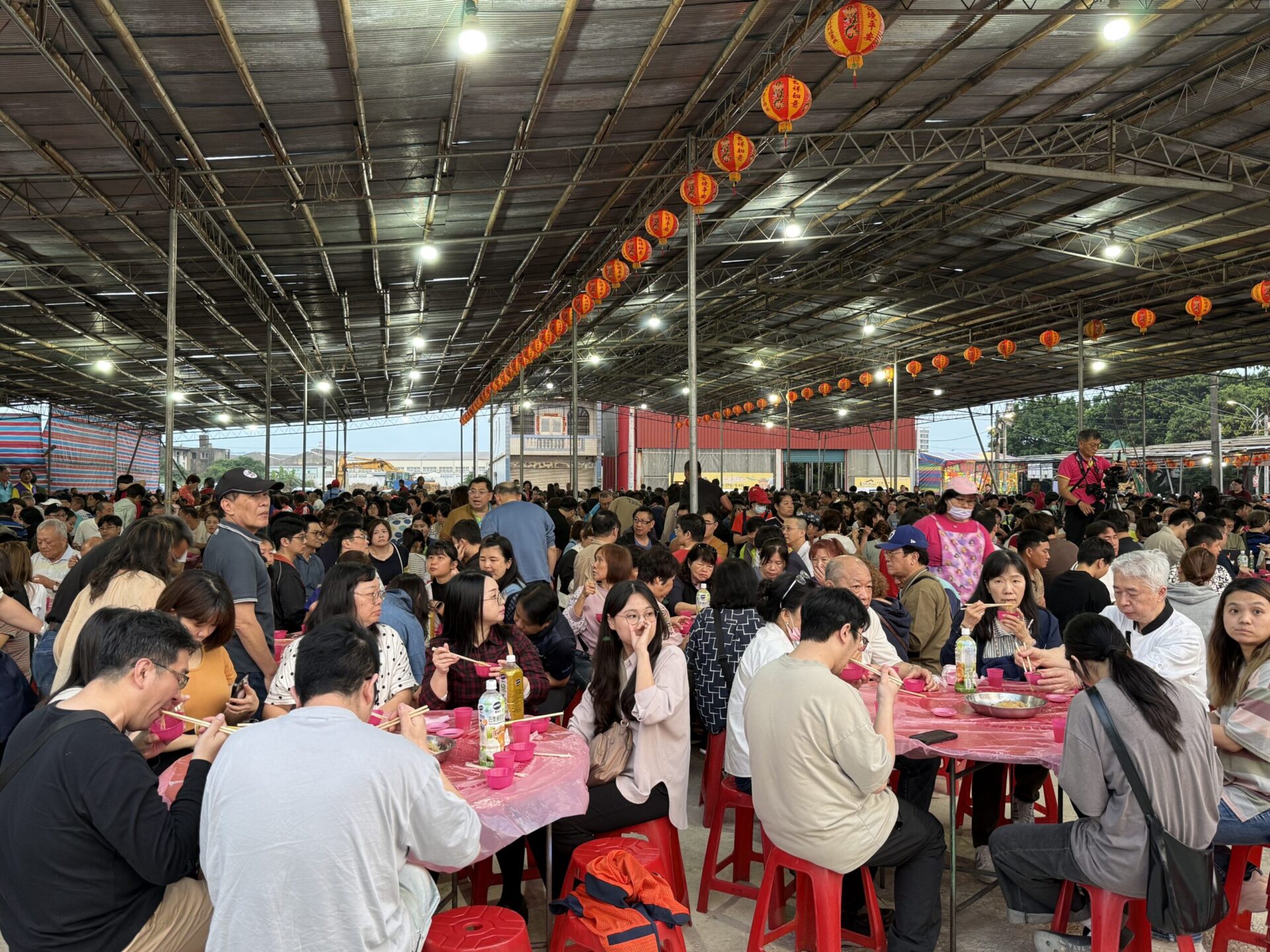 桃園農業局前進慈航蘆竹文藝季 席開250桌推廣特色黑毛豬 桃園農業局前進慈航蘆竹文藝季 席開250桌推廣特色黑毛豬