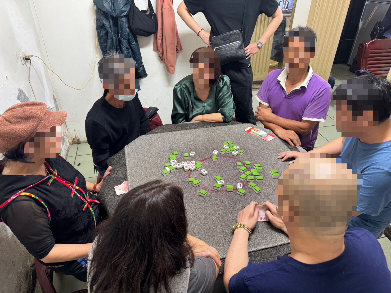 賭場藏身透天厝 龍潭警深夜攻堅逮人 賭場藏身透天厝 龍潭警深夜攻堅逮人