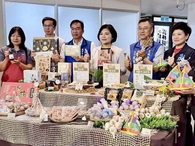 促銷雲林大蒜    張麗善示範蒜頭料理「盛蒜在握」 促銷雲林大蒜    張麗善示範蒜頭料理「盛蒜在握」