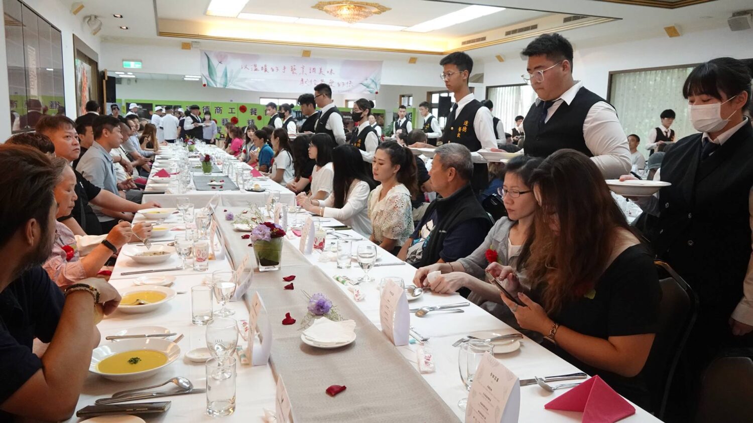 彰化縣達德商工學生母親節獻藝　用三年手藝烹飪感恩饗宴