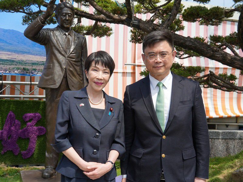 闊別30年再訪台 安倍接班人高市早苗高雄保安堂揭碑致意 闊別30年再訪台 安倍接班人高市早苗高雄保安堂揭碑致意