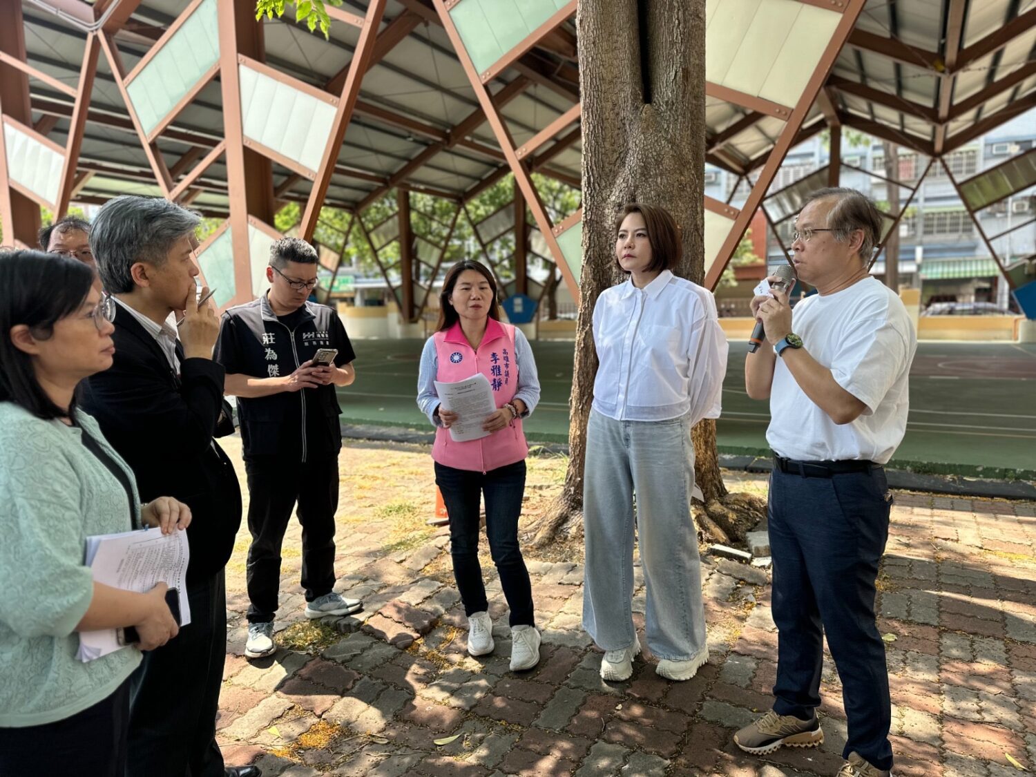 市議員李雅靜、立委陳菁徽邀官員實地勘查鳳山校園 爭取多項建設獲初步成果