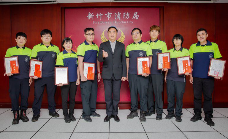 阿嬤跳舞突倒地OHCA　竹市消防局現場2次電擊成功搶救