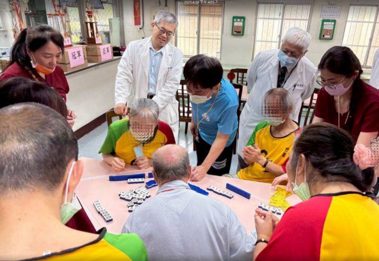 北榮新竹分院慶70週年 麻將賽登場,樂齡競技笑聲不斷 北榮新竹分院慶70週年 麻將賽登場,樂齡競技笑聲不斷