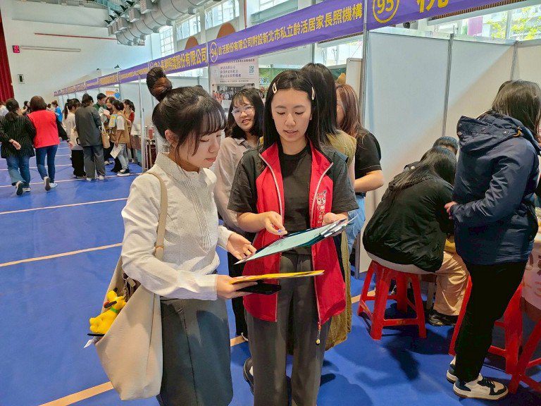 桃竹苗5月徵才活動接力登場 221家優質廠商釋出超過7,220個職缺 桃竹苗5月徵才活動接力登場 221家優質廠商釋出超過7,220個職缺