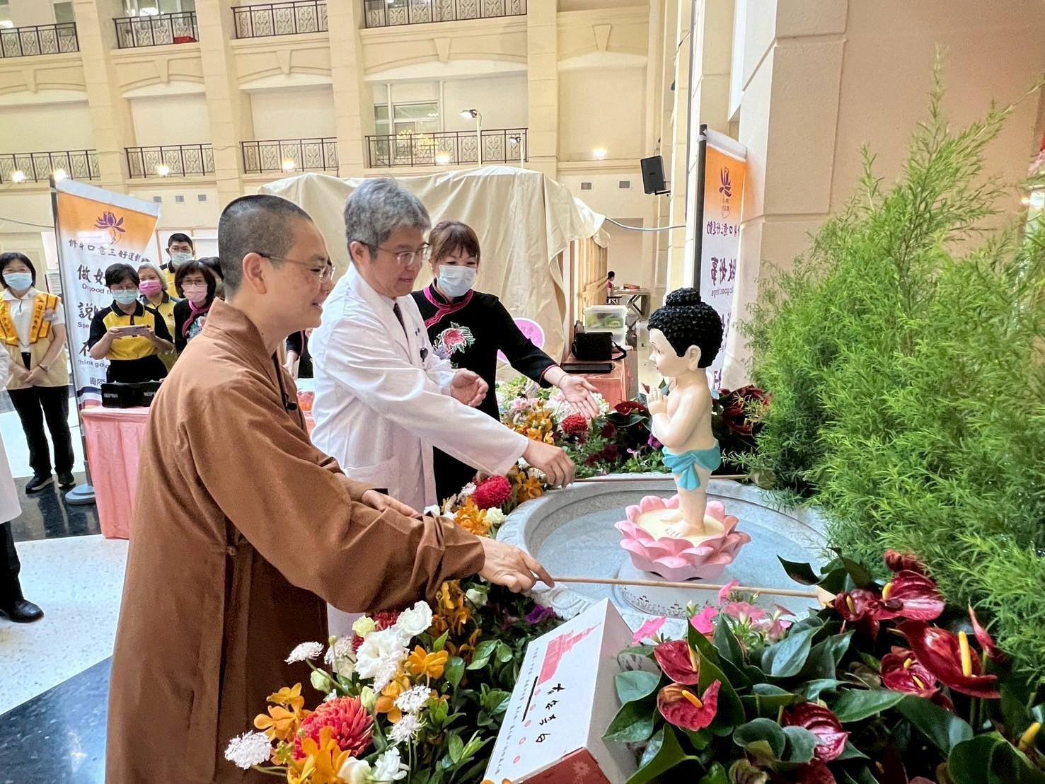浴佛節祈福活動溫馨登場 民生醫院打造身心靈醫療環境 浴佛節祈福活動溫馨登場 民生醫院打造身心靈醫療環境