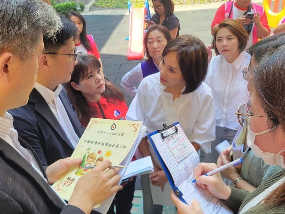 漾新聞|赫見馬桶噴汙水、磁磚剝落！柯志恩率教育部視察 爭預算解校園危機