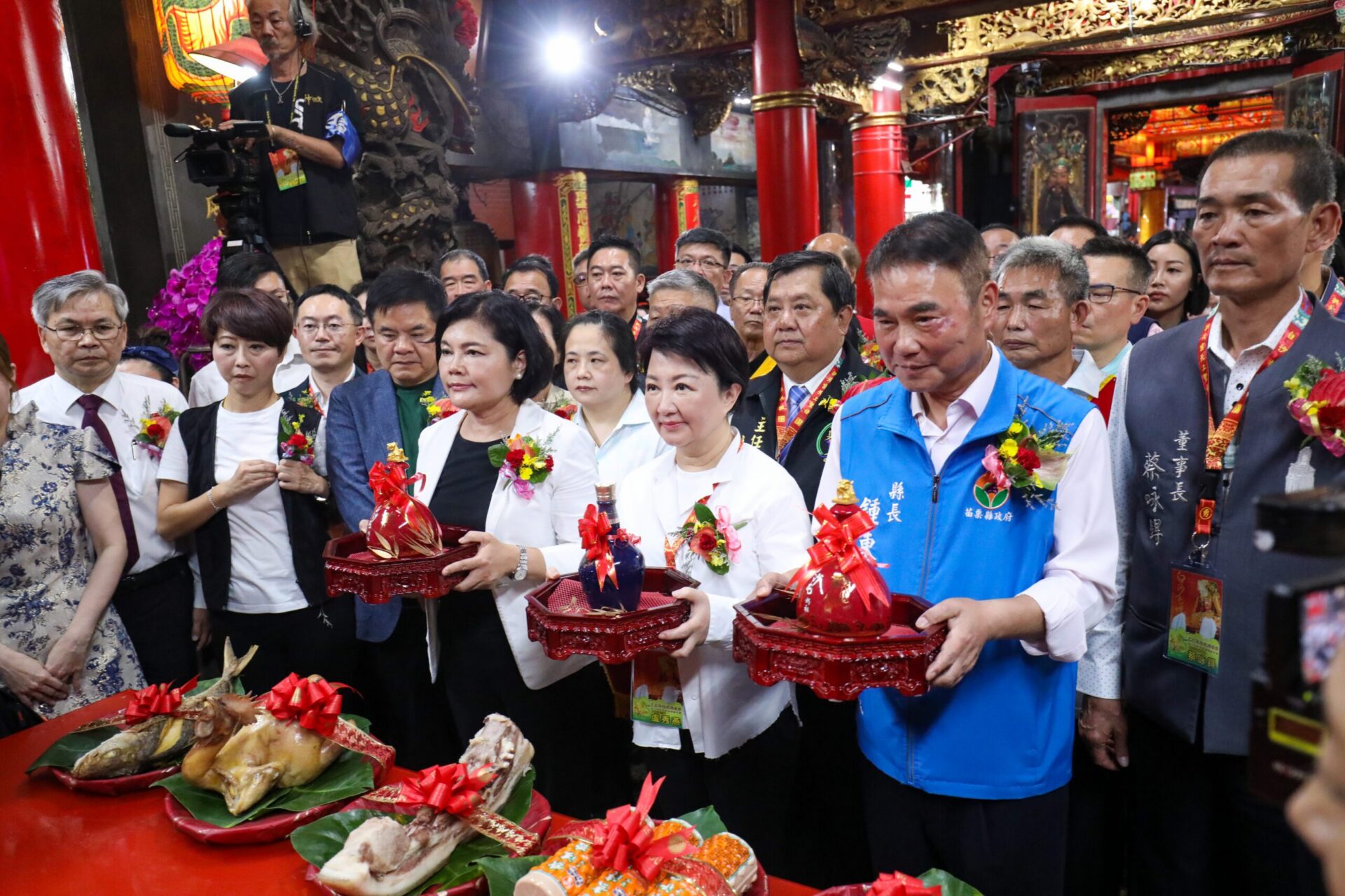 白沙屯媽祖徒步北港進香啟程 盧秀燕赴拱天宮恭請登轎 祈求台灣國泰民安 白沙屯媽祖徒步北港進香啟程 盧秀燕赴拱天宮恭請登轎 祈求台灣國泰民安