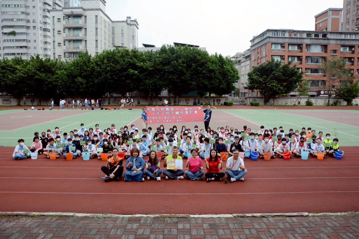 51勞動節 中山國小響應綠色冀泉社企「十年千校永續校園」種樹計畫 51勞動節 中山國小響應綠色冀泉社企「十年千校永續校園」種樹計畫