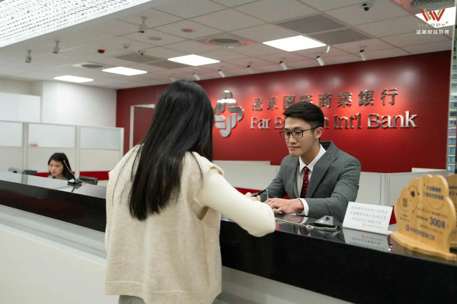 抗波動的理財新寵 遠銀2.7%優利活存挺民到年底 抗波動的理財新寵 遠銀2.7%優利活存挺民到年底