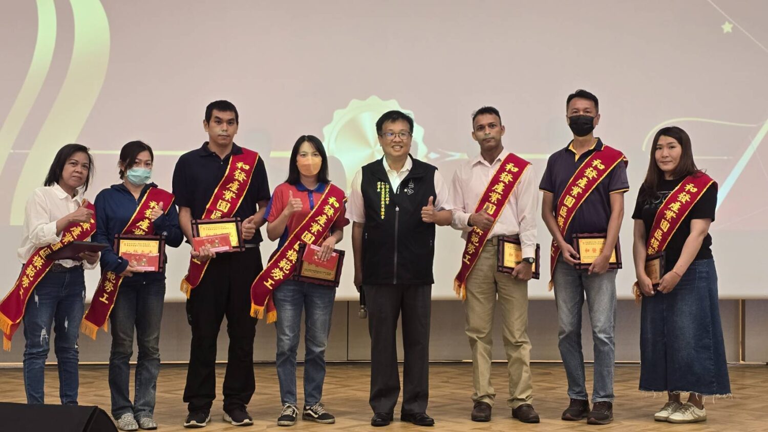 高市發產業園區慶祝五一勞動節表揚42位模範勞工 高市發產業園區慶祝五一勞動節表揚42位模範勞工