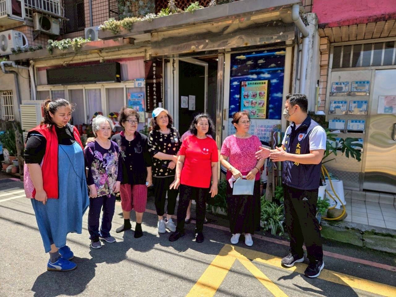 強化長者交安、反詐觀念 大園警用桌遊互動教防詐