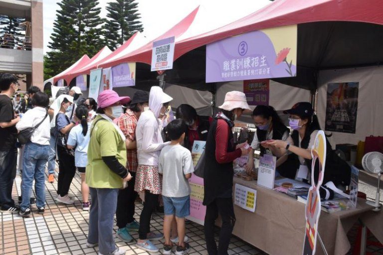 「2025媽媽我挺你 攜手向前行」5月3日北大公園熱鬧登場 桃竹苗分署邀您一同歡慶母親節 「2025媽媽我挺你 攜手向前行」5月3日北大公園熱鬧登場 桃竹苗分署邀您一同歡慶母親節