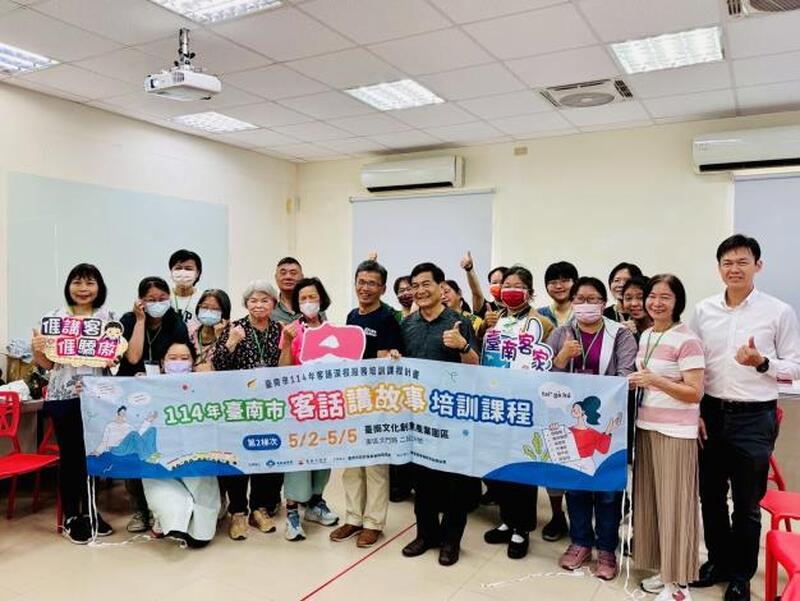臺南市啟動客話講故事推廣人才培訓 用故事喚起語言溫度 讓客語成為生活裡熟悉的聲音 臺南市啟動客話講故事推廣人才培訓 用故事喚起語言溫度 讓客語成為生活裡熟悉的聲音